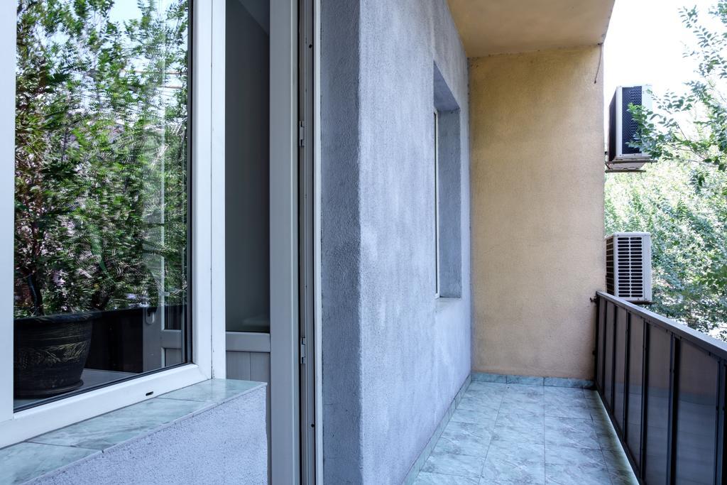 Apartment On Hanrapetutyan Street Ereván Exterior foto
